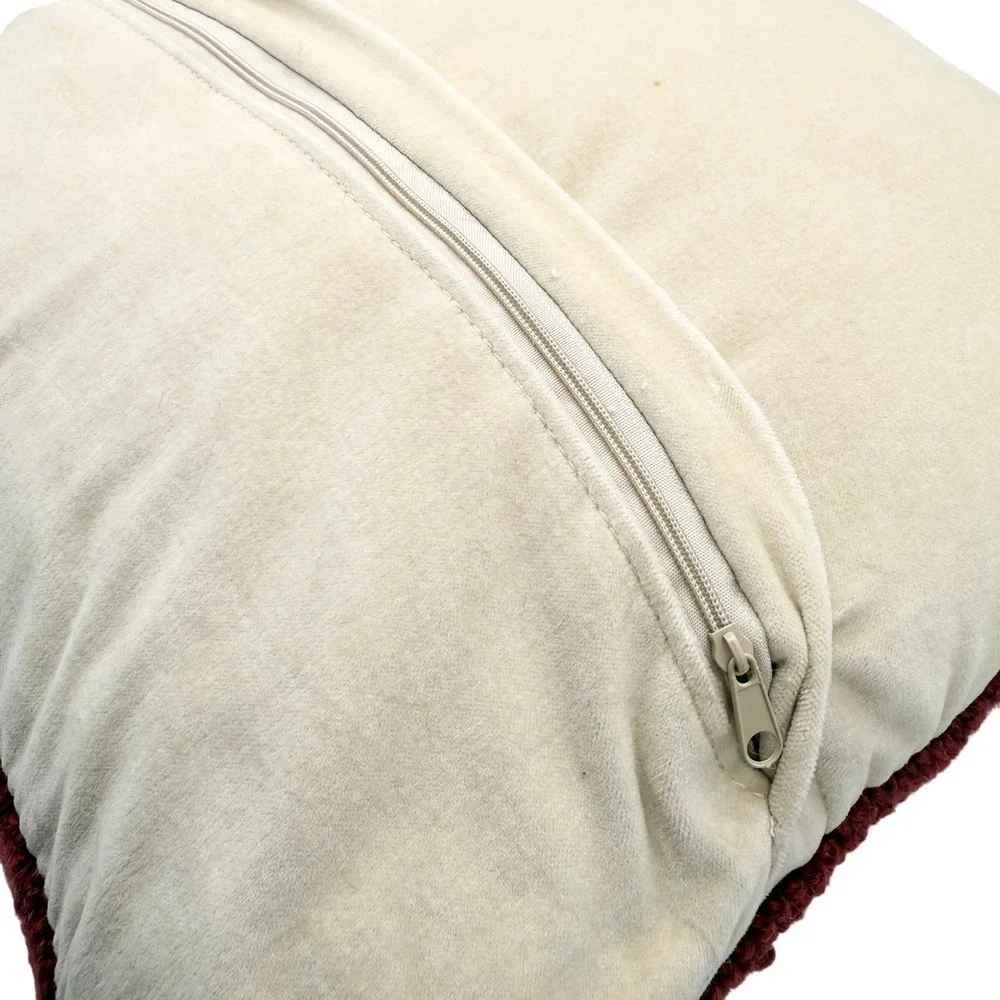 Unbranded hand hooked